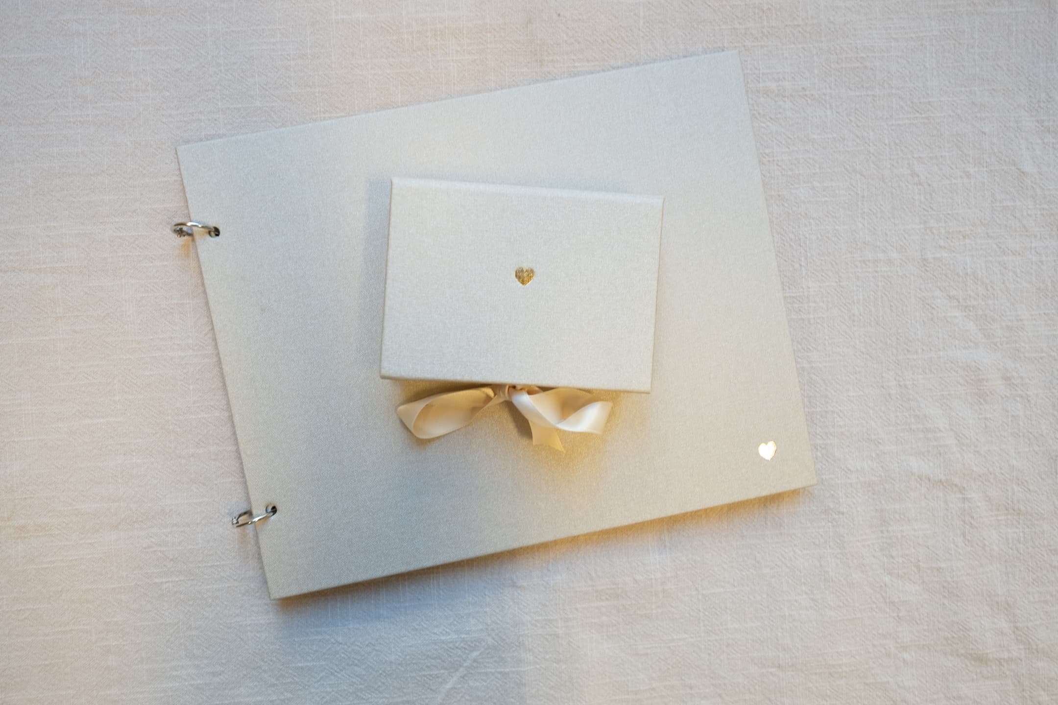 Bilde av BookBinders boks Pearl lustre med gullhjerte