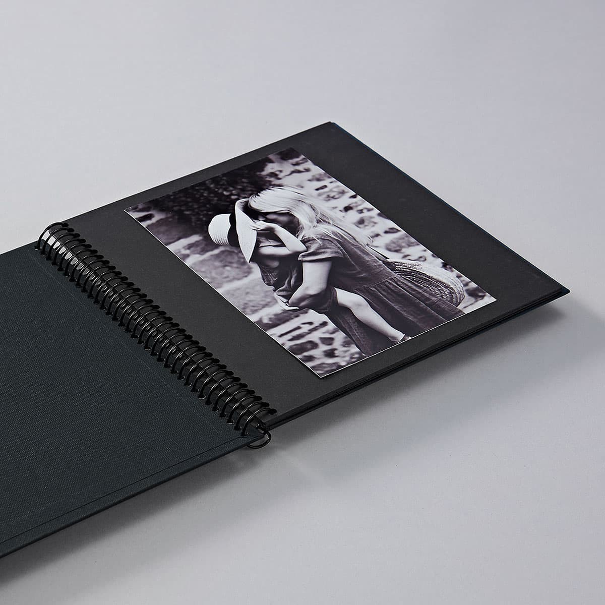 Bilde av Spiralalbum med 20 sorte sider – Sort