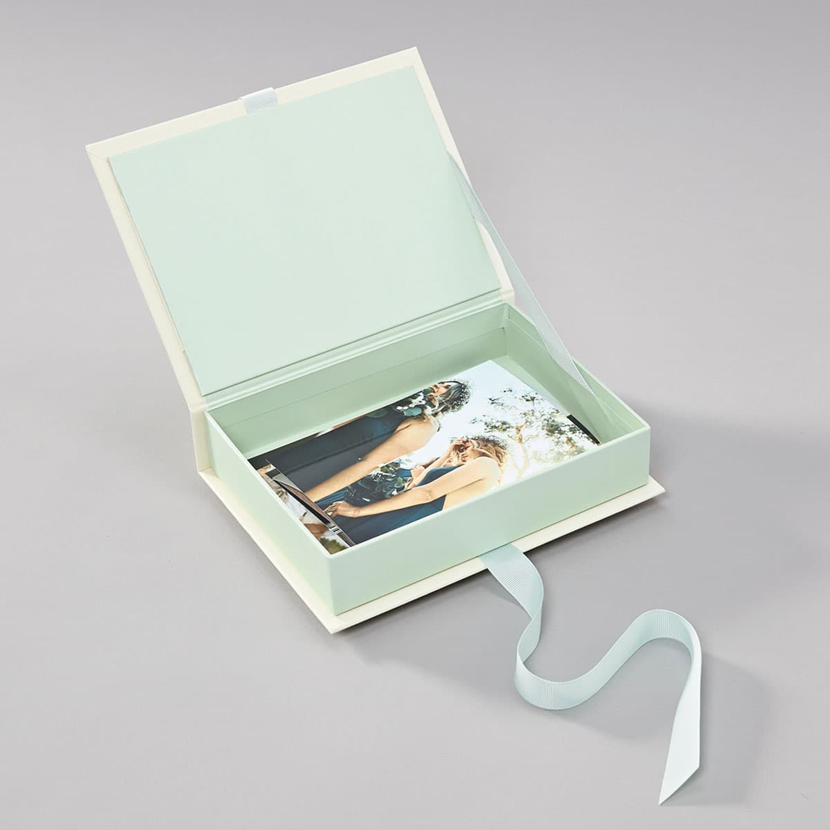 Bilde av Semikolon fotoboks liten lys grønn