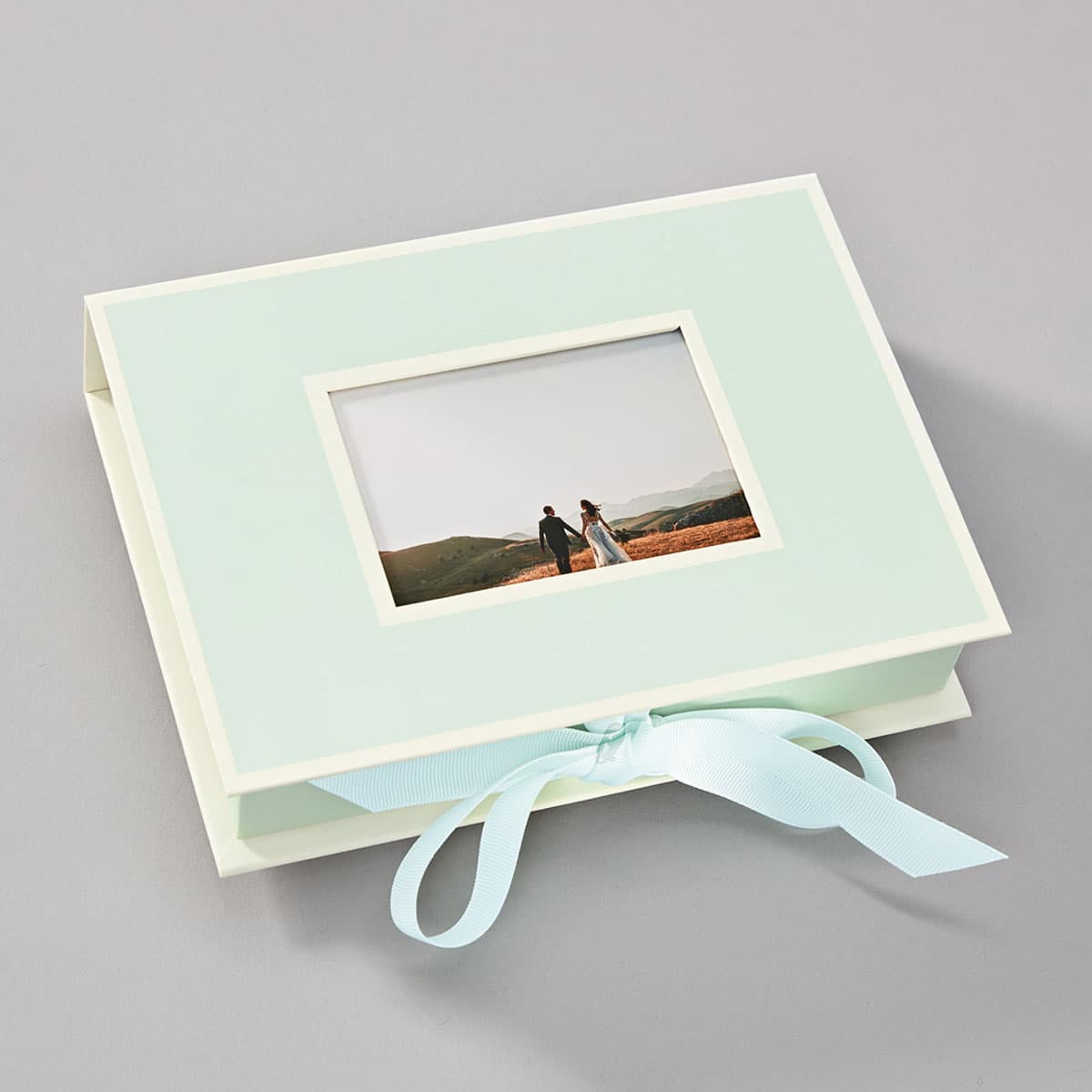 Bilde av Semikolon fotoboks liten lys grønn