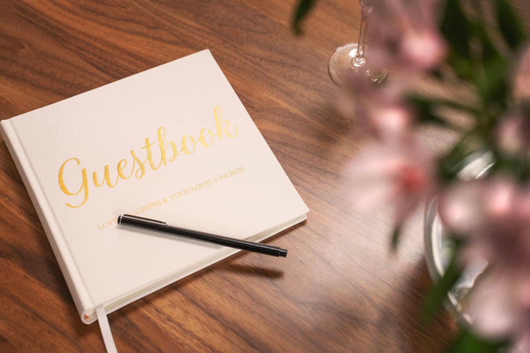 Bilde av Essence gjestebok 20x20 – Love, Laughter & Your Lovely Words