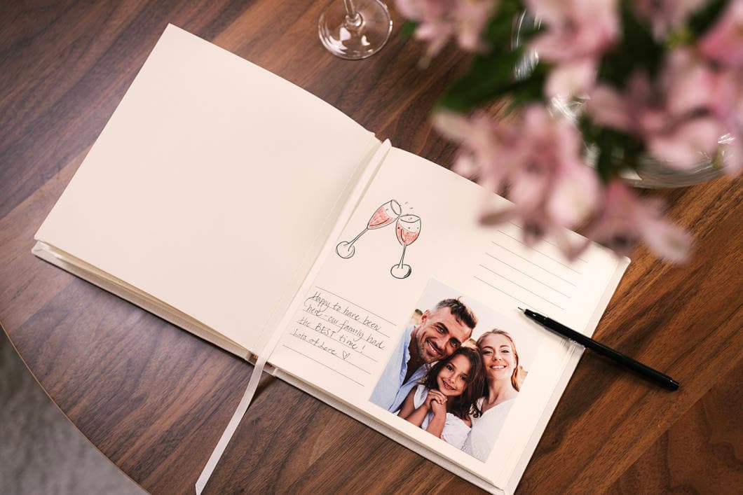 Bilde av Essence gjestebok 20x20 – Love, Laughter & Your Lovely Words