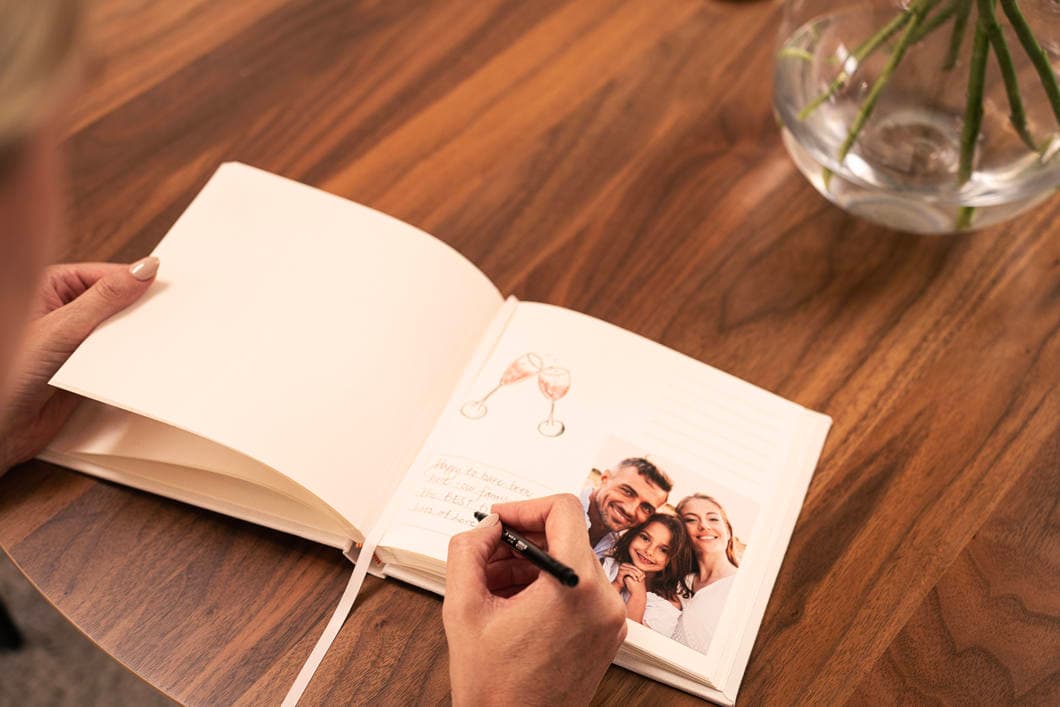 Bilde av Essence gjestebok 20x20 – Love, Laughter & Your Lovely Words