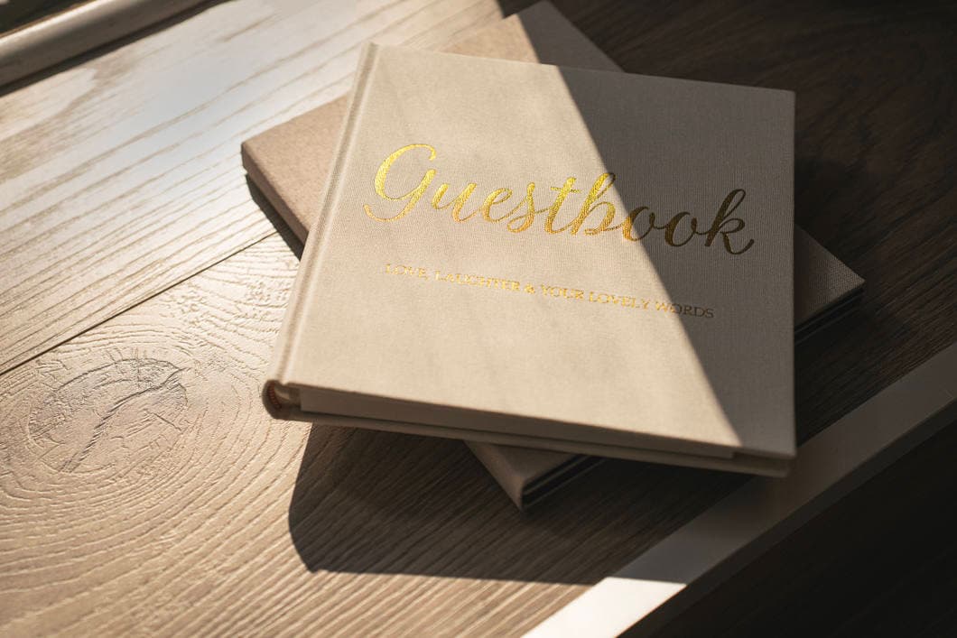 Bilde av Essence gjestebok 20x20 – Love, Laughter & Your Lovely Words